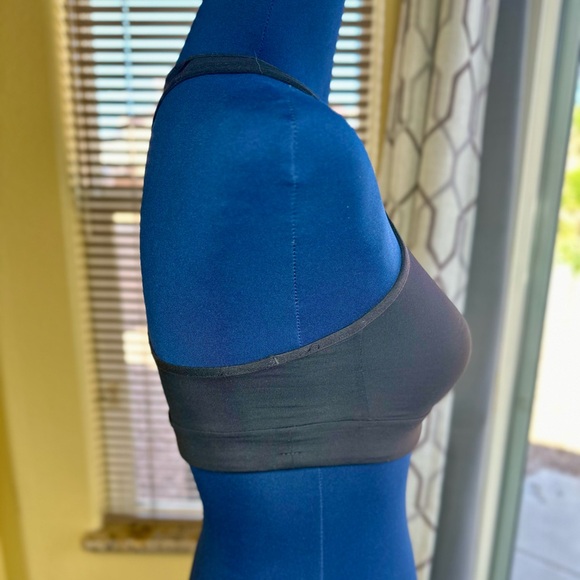 EUC Lululemon Black Racerback Sports Bra - Picture 6 of 10